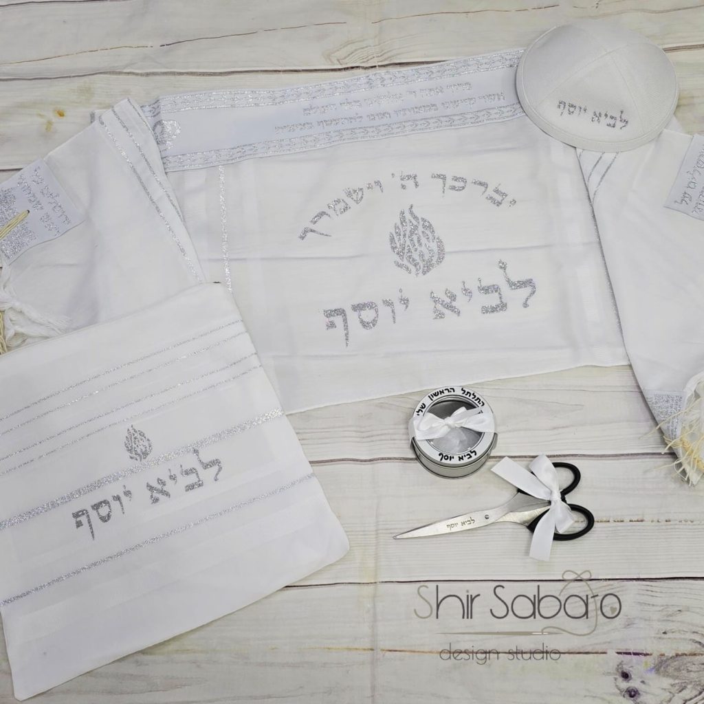 סט חלאקה לילד סטים לחלאקה סט חלאקה עם שם הילד סט חאלקה מהודר סט חלאקה עם ספר תורה לילדים סט חאלקה עם שם לילד טלית לילדים