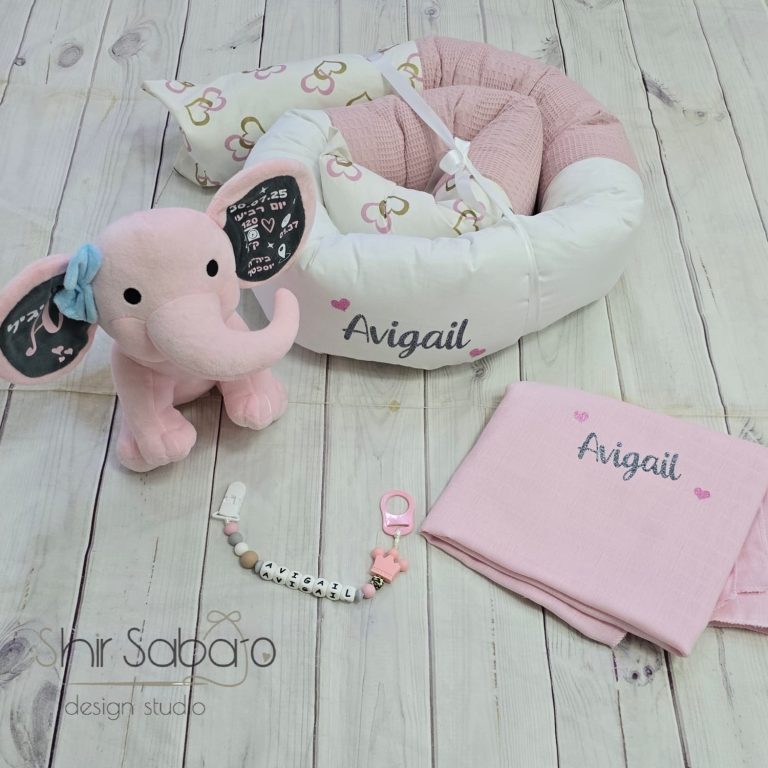 נחשוש לתינוק עם שם מגן מיטה לתינוק מתנה ליולדת נחשוש עם שם התינוק מטטרה