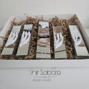 בית מזוזה בעיצוב אישי בית מזוזה בעבודת יד בית מזוזה עם שם משפחה מזוזה מהודרת לכניסה