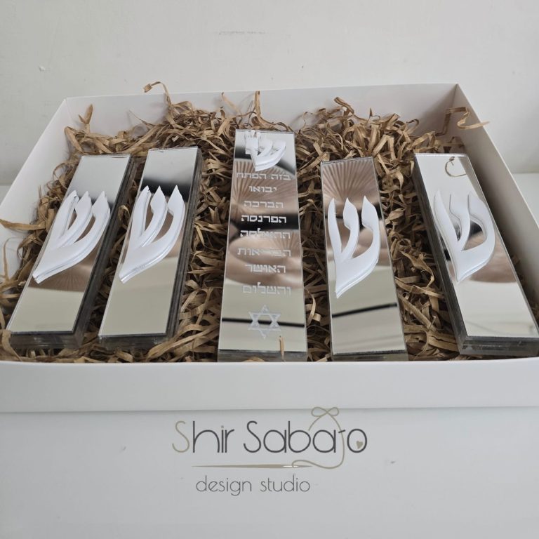 בית מזוזה בעיצוב אישי בית מזוזה בעבודת יד בית מזוזה עם שם משפחה מזוזה מהודרת לכניסה