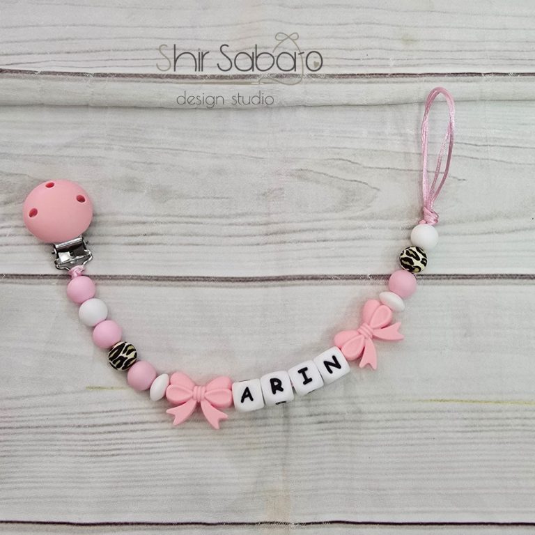 מחזיק מוצץ עם שם לתינוק מחזיקי מוצץ עם חריטה מחזיקי מוצץ מעוצבים מחזיק מוצץ עם שם