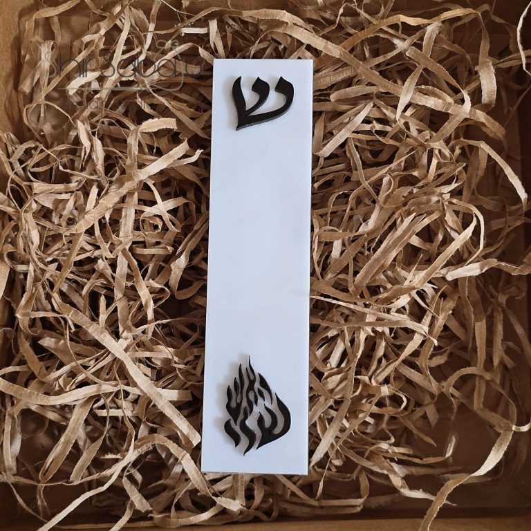 בית מזוזה בעיצוב אישי בית מזוזה בעבודת יד בית מזוזה עם שם משפחה מזוזה מהודרת לכניסה