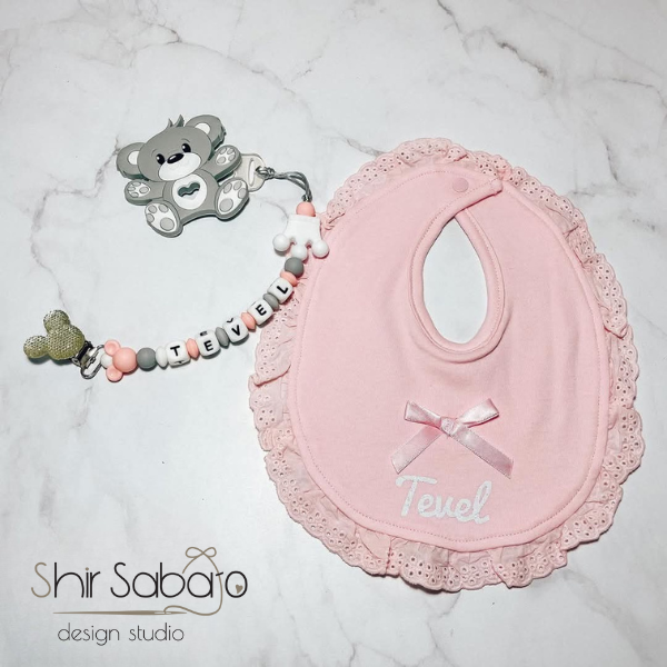 סינר עם שם לתינוק סינר מעוצב לתינוקת מארז לידה סינר בעיצוב אישי עם שם