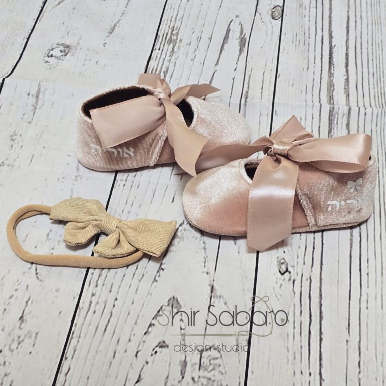 נעלים לתינוק עם שם נעליים לנסיכות שנולדו מתנה ליולדת נעלי נסיכות נעליים לתינוקות נעל סטייל לתינוק