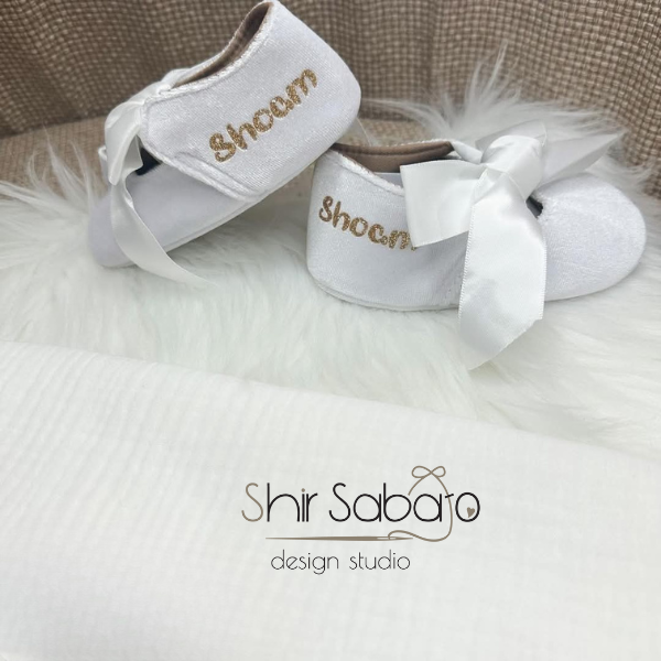 נעלים לתינוק עם שם נעליים לנסיכות שנולדו מתנה ליולדת נעלי נסיכות נעליים לתינוקות נעל סטייל לתינוק